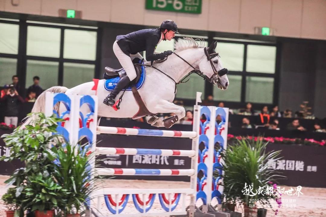 古传良骏日行千里 今有优游国际蓉城飘香